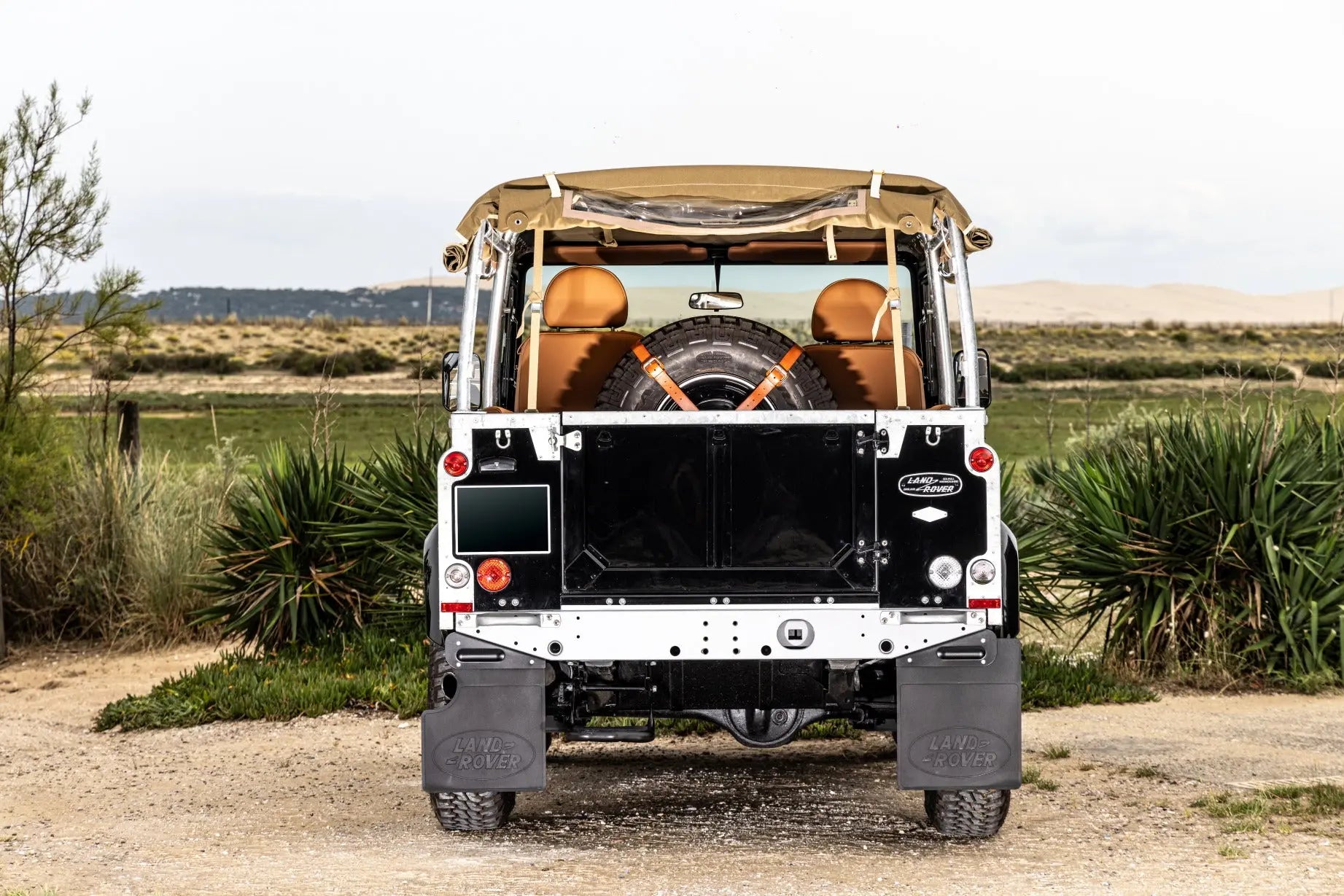 Land Rover Defender TD4 90 - Soft Top - Black/Terracota - Custom Hedonic