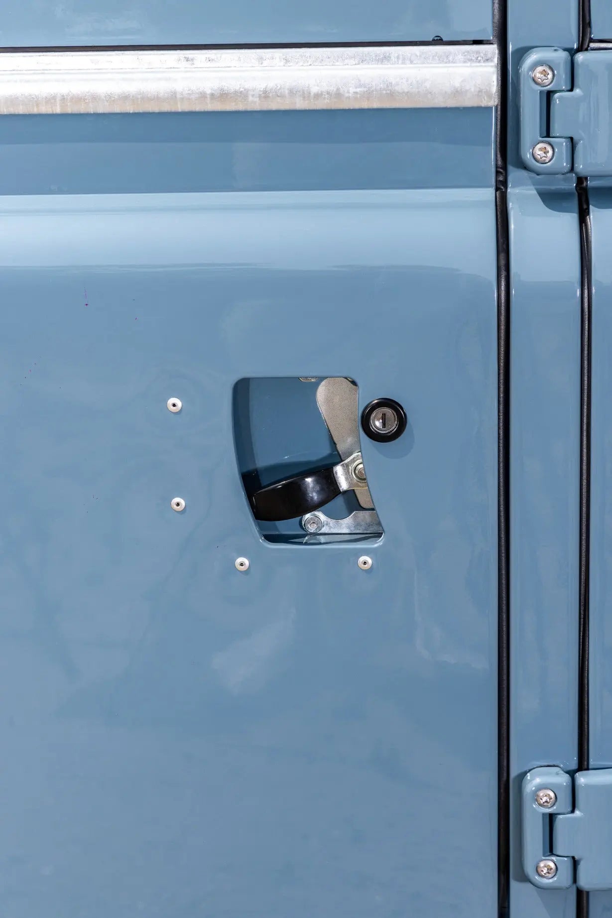 Land Rover Defender TD4 110 - Soft Top - Crystal Blue Hedonic