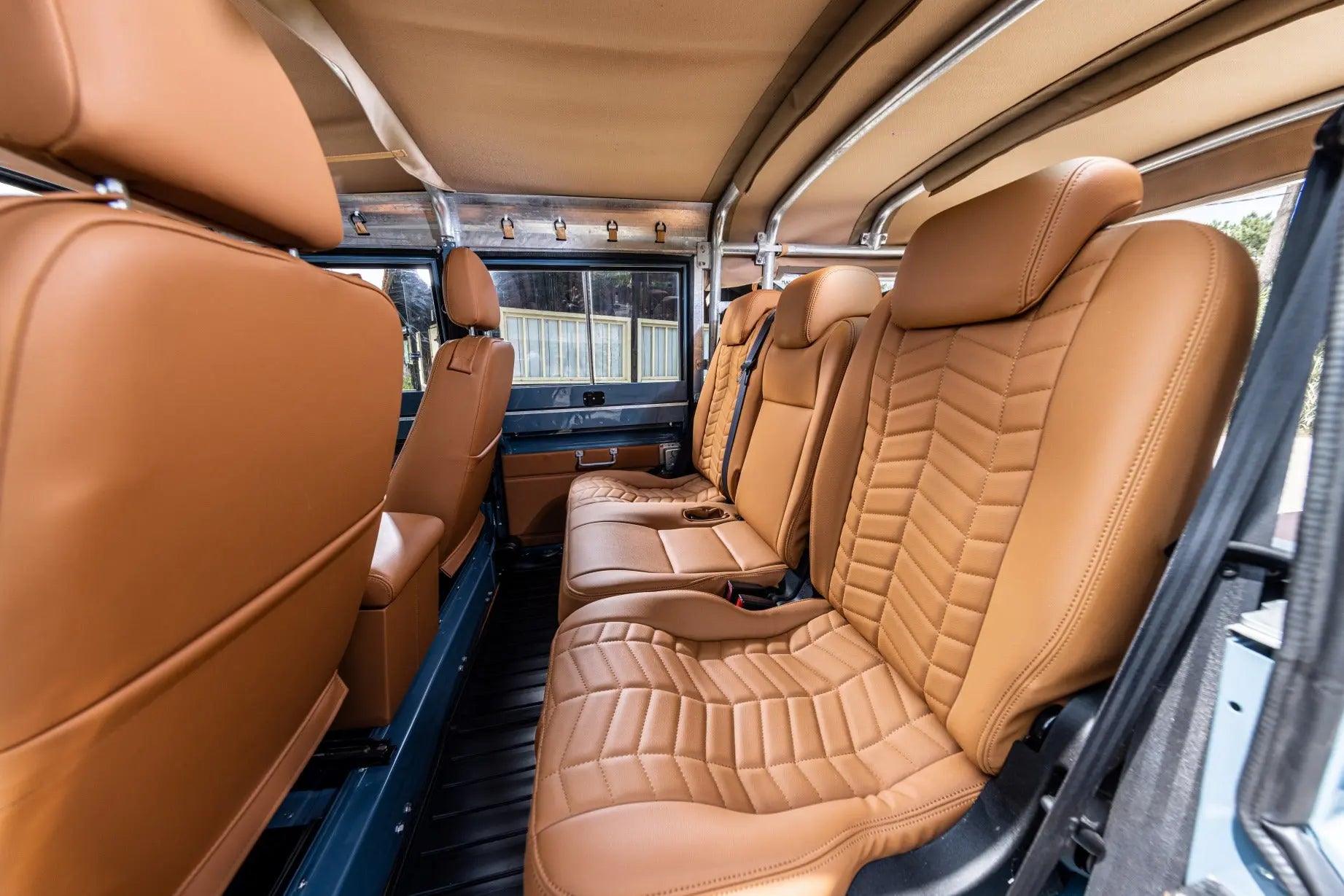 Land Rover Defender TD4 110 - Soft Top - Crystal Blue Hedonic