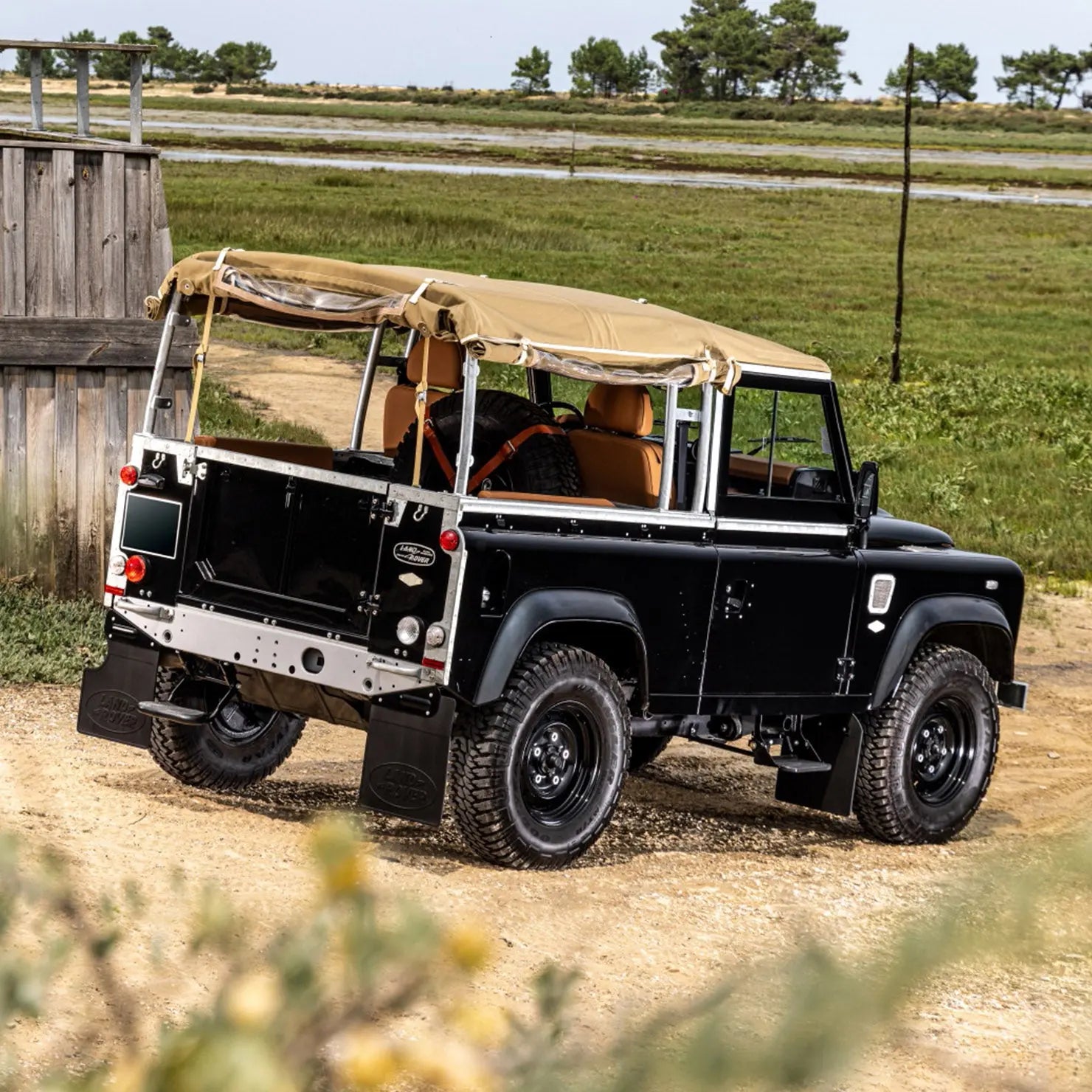 Land Rover Defender TD4 90 - Soft Top - Black/Terracota - Custom Hedonic