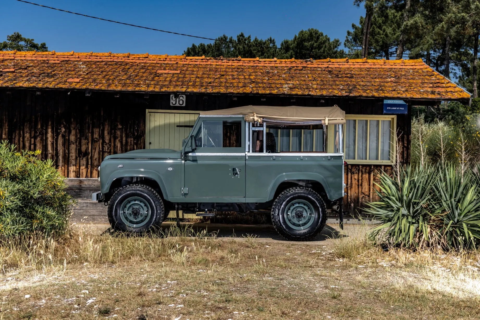Land Rover Defender TD4 90 -  Keswick Green - Custom By Hedonic Hedonic