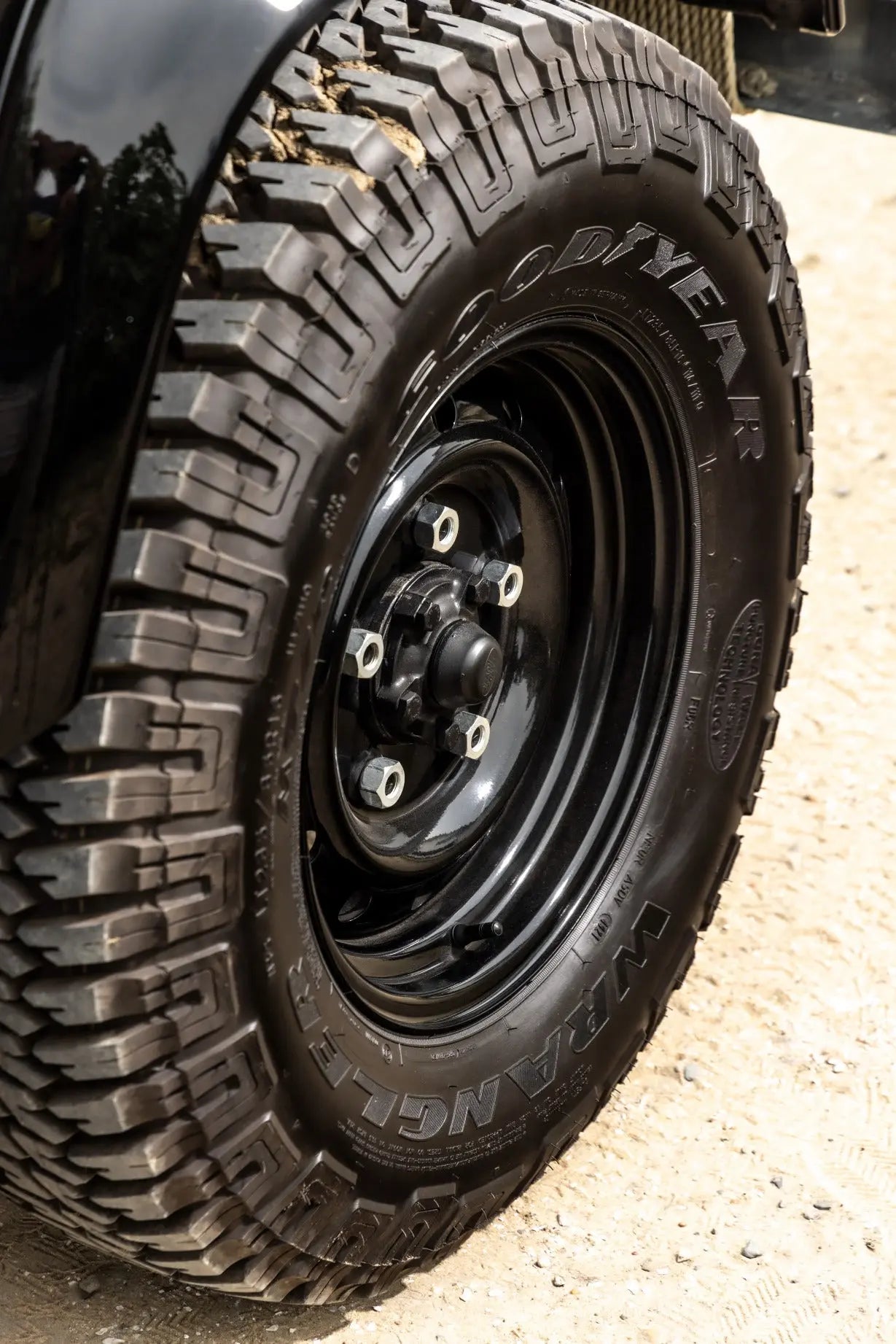 Land Rover Defender TD4 90 - Soft Top - Black/Terracota - Custom Hedonic