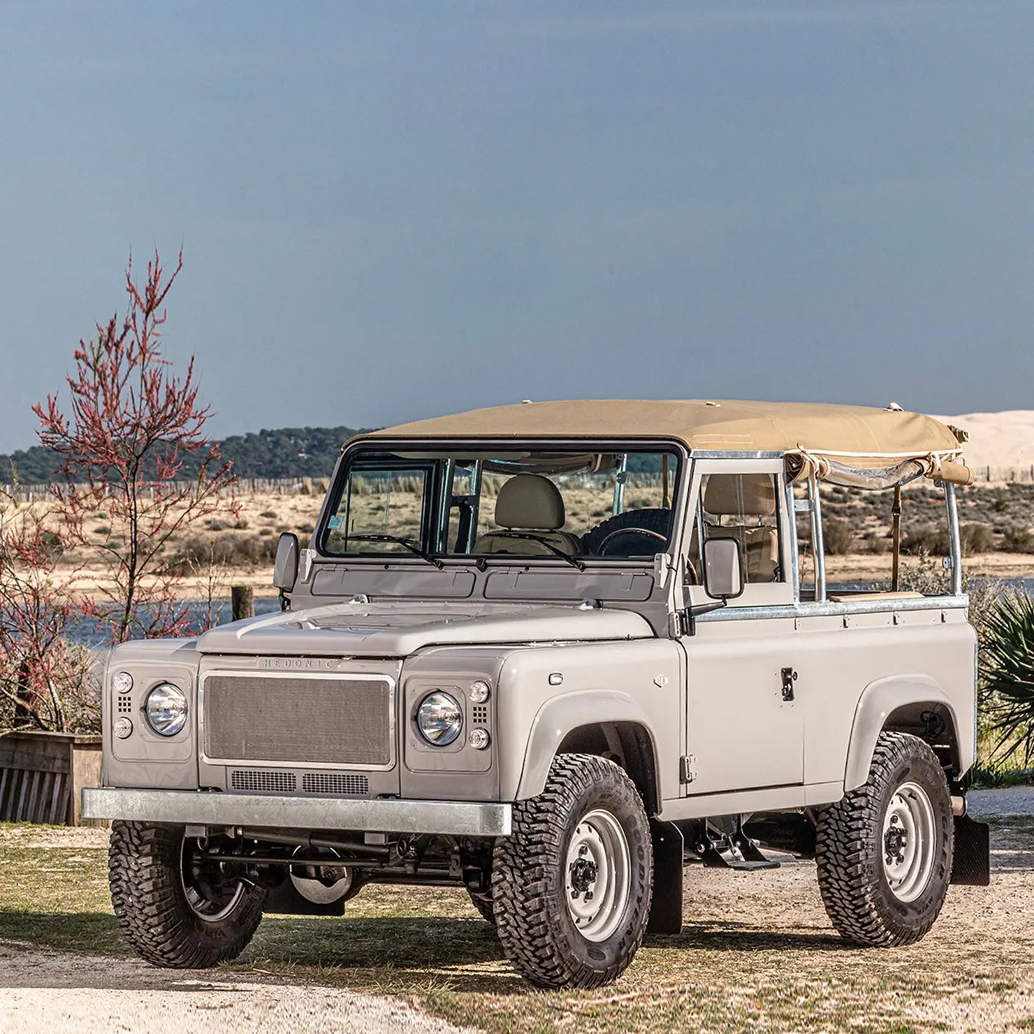 Land Rover Defender TD5 90 - Soft Top - Dove Grey Hedonic