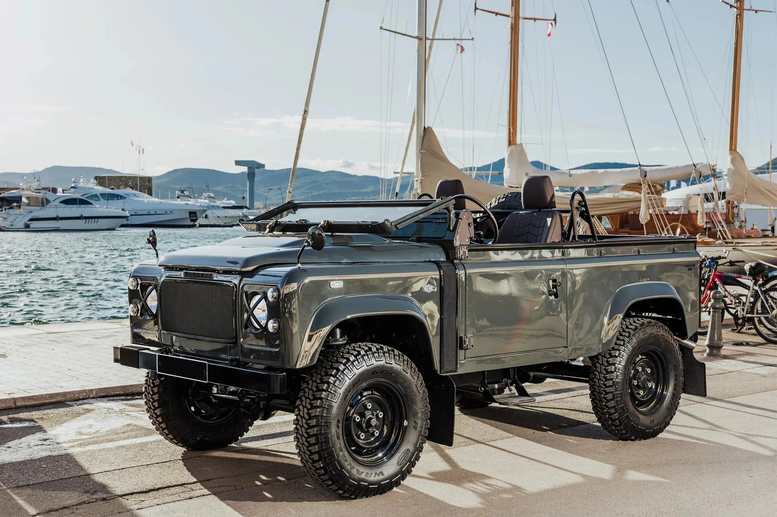 Land Rover Defender V8 Essence Soft Top - Custom Hedonic