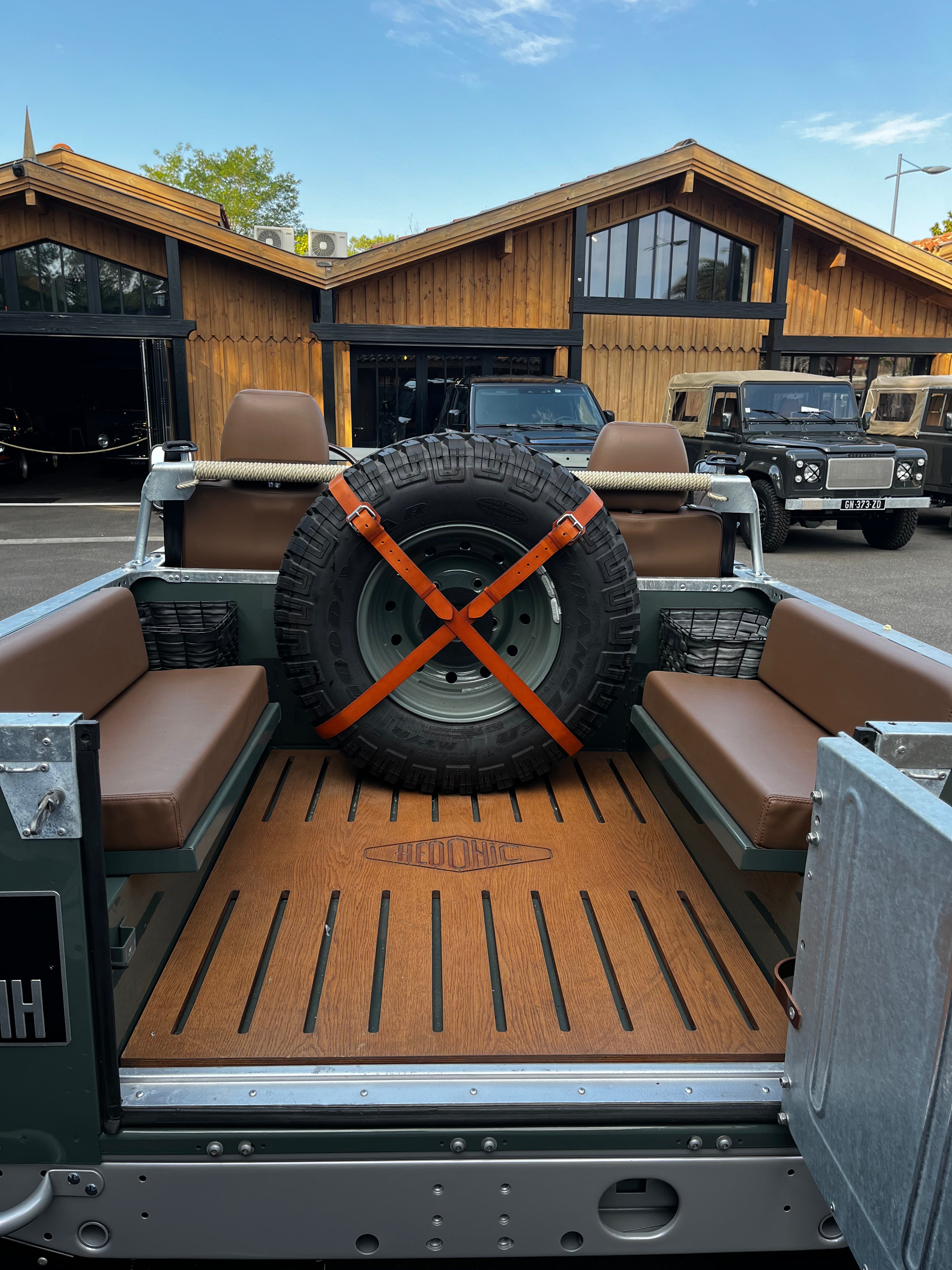 Land Rover Defender 90 Keswick Green - Custom Hedonic