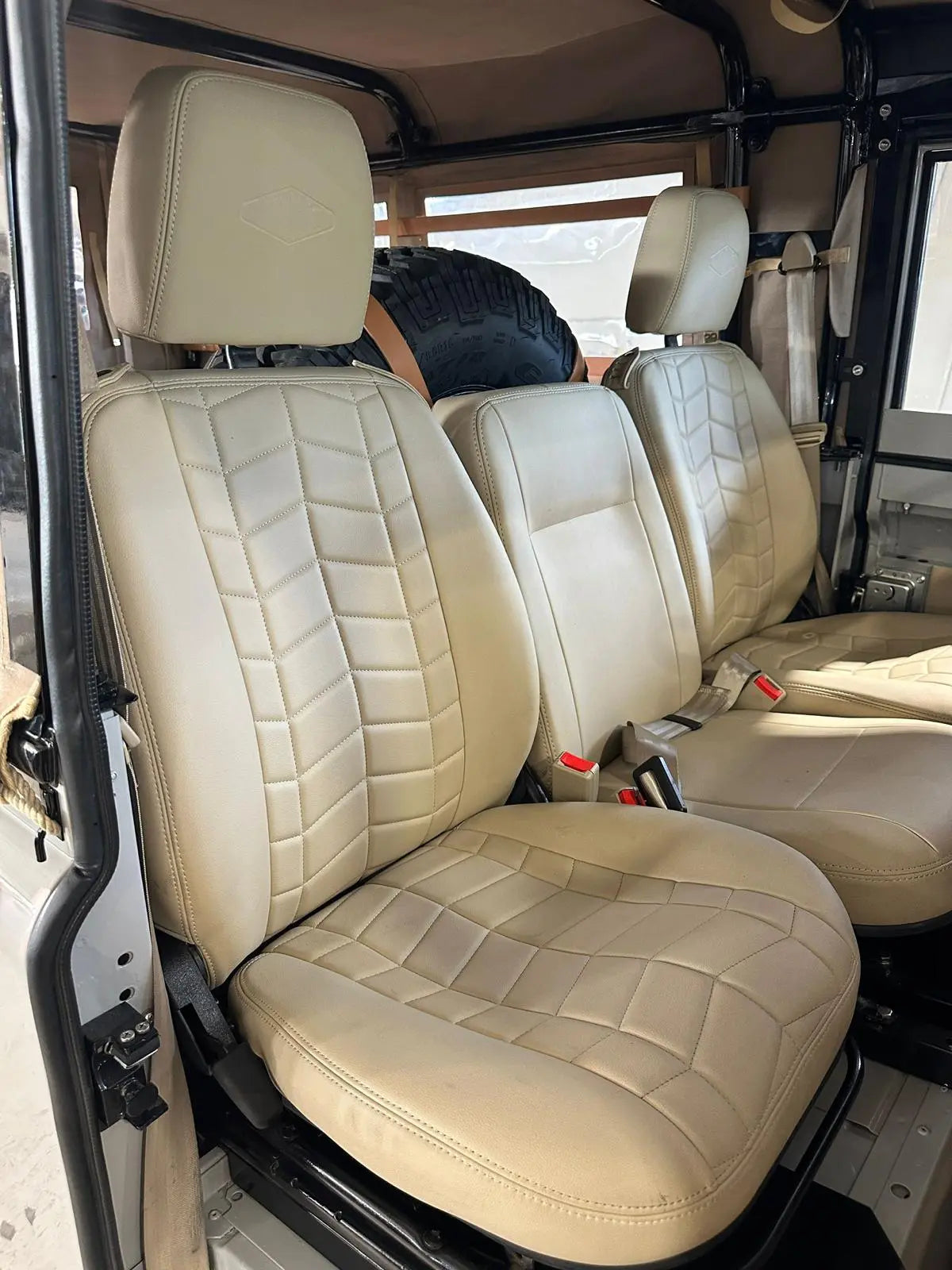 Land Rover Defender 110 V8 Soft Top - Hedonic Store