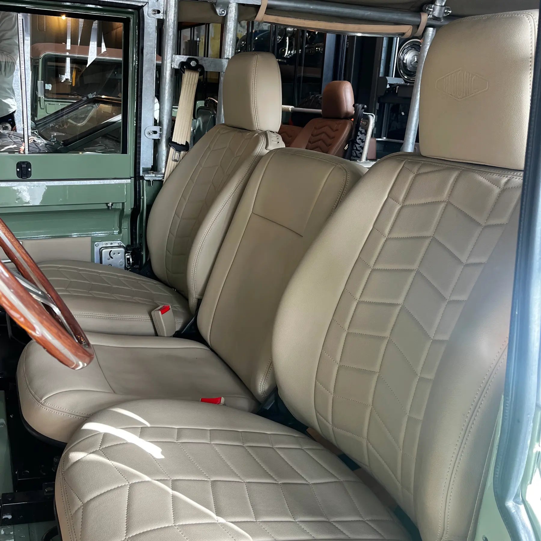Land Rover Defender 110 V8 Soft Top Hedonic