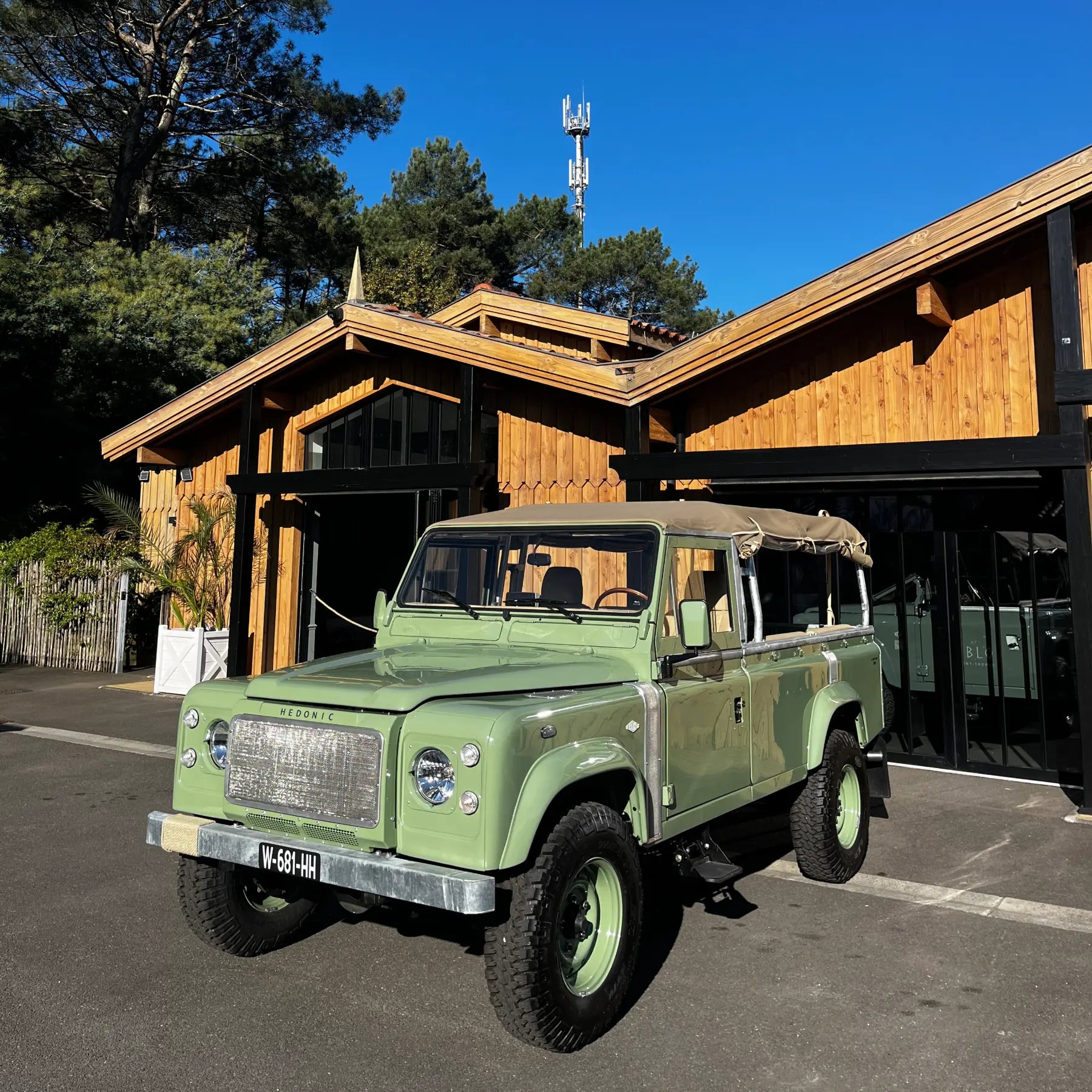 Land Rover Defender 110