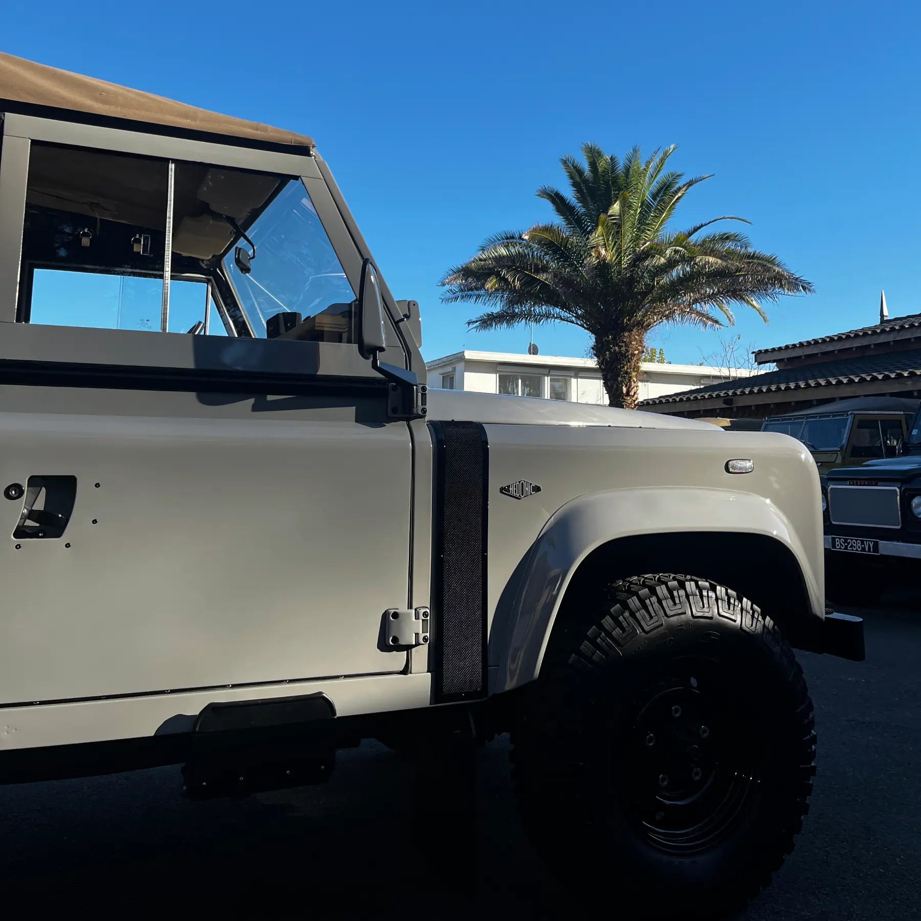 Land Rover Defender 110 V8 Soft Top - Hedonic Store