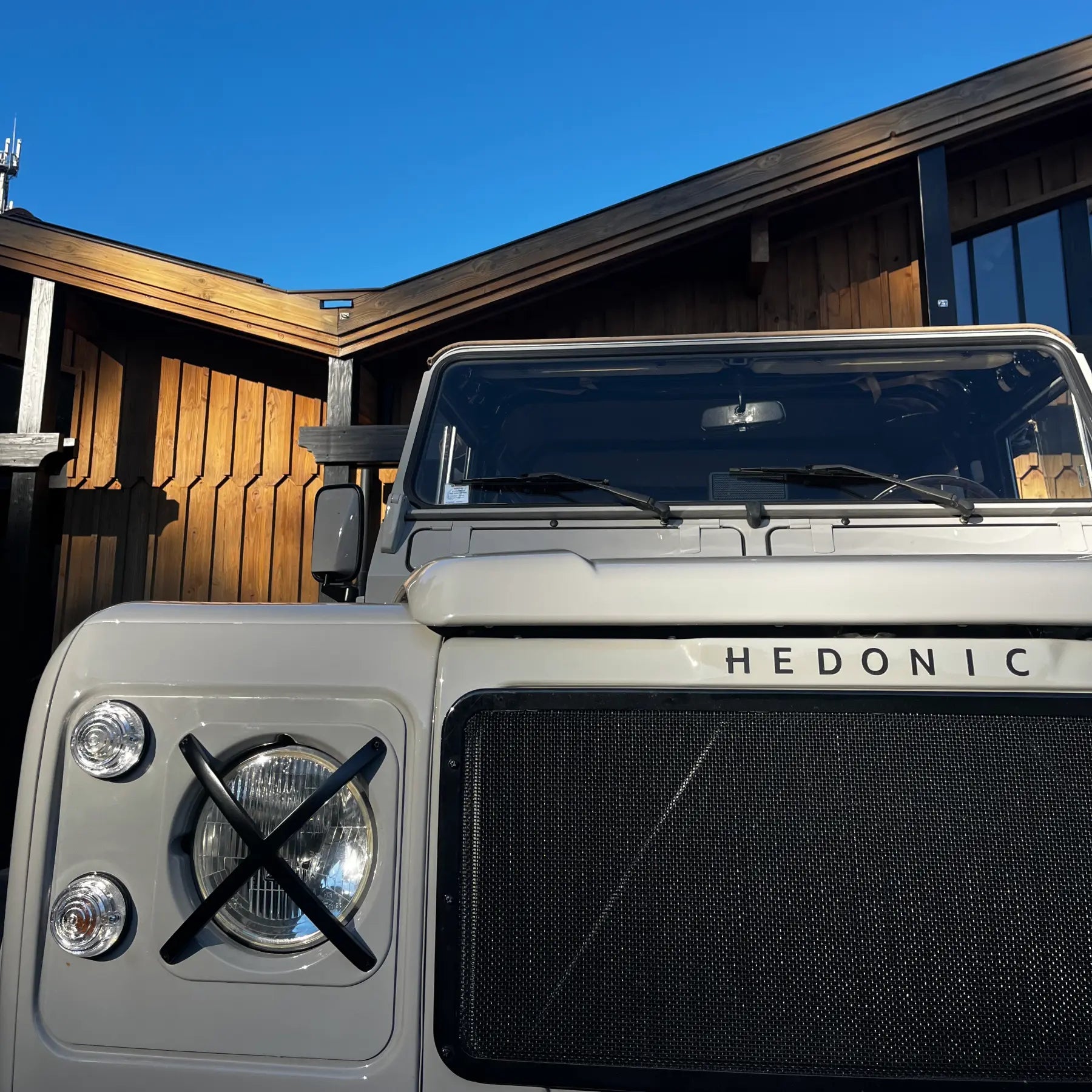 Land Rover Defender 110 V8 Soft Top - Hedonic Store