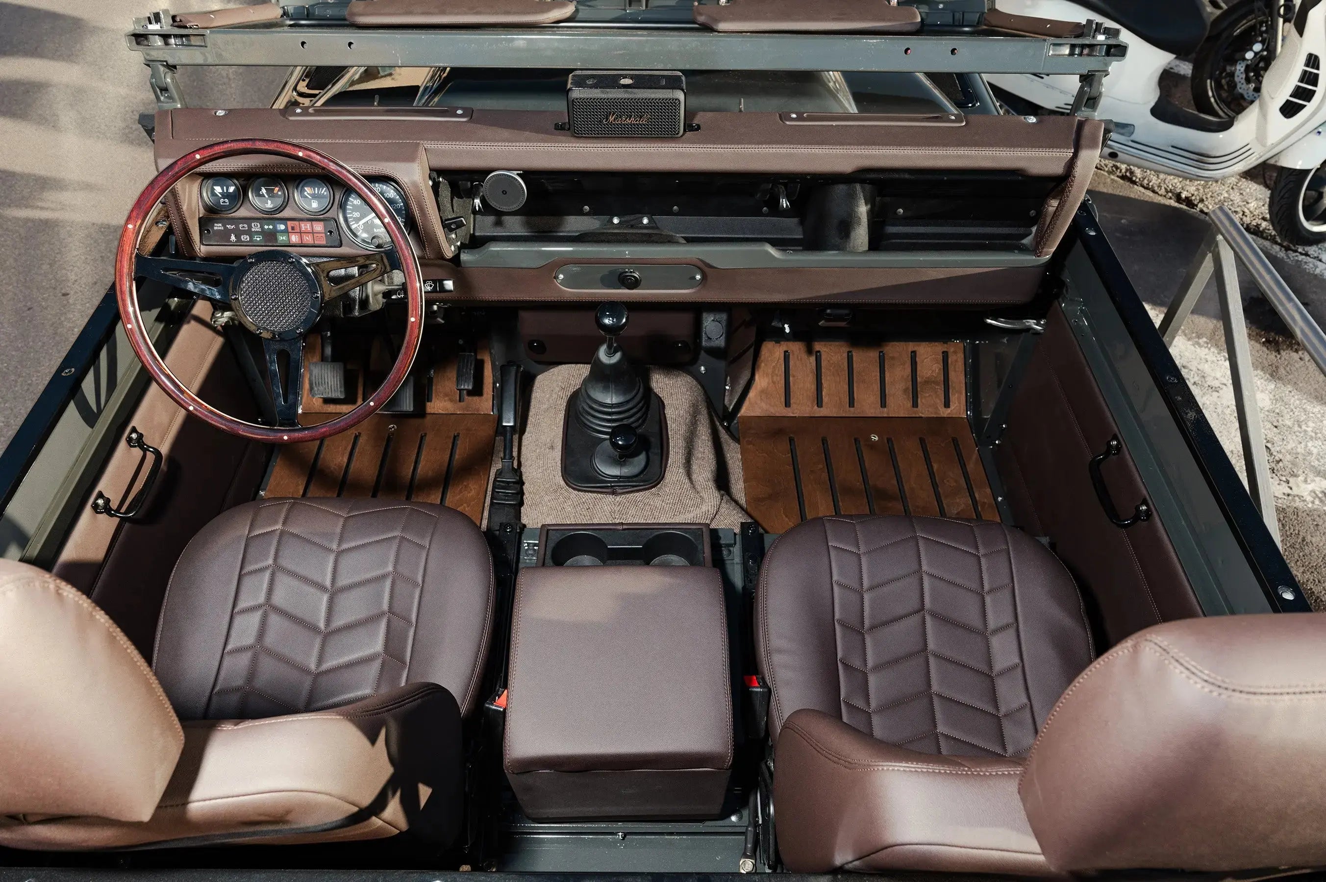 Land Rover Defender V8 Essence Soft Top - Custom Hedonic