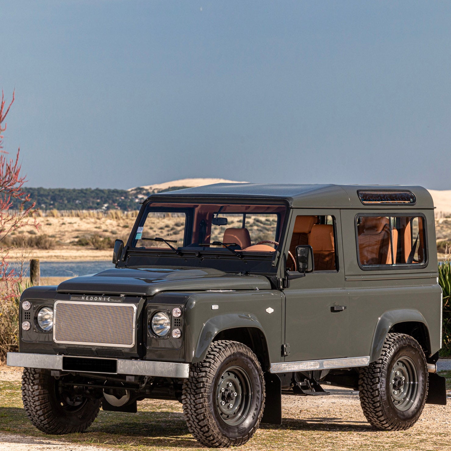 Land Rover Defender TD4 90 [HLR] Closed Cabin Midnight Gray