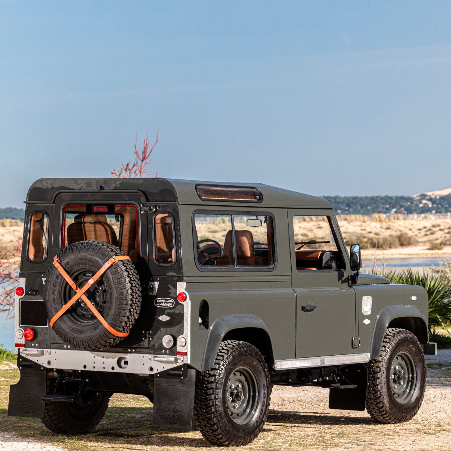 Land Rover Defender TD4 90 [HLR] Closed Cabin  Midnight Grey