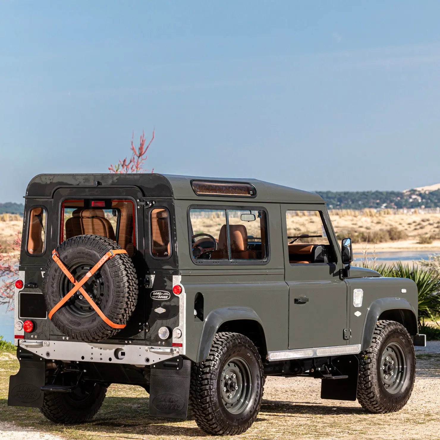 Land Rover Defender TD4 90 - Closed Cabin  Midnight Grey Hedonic