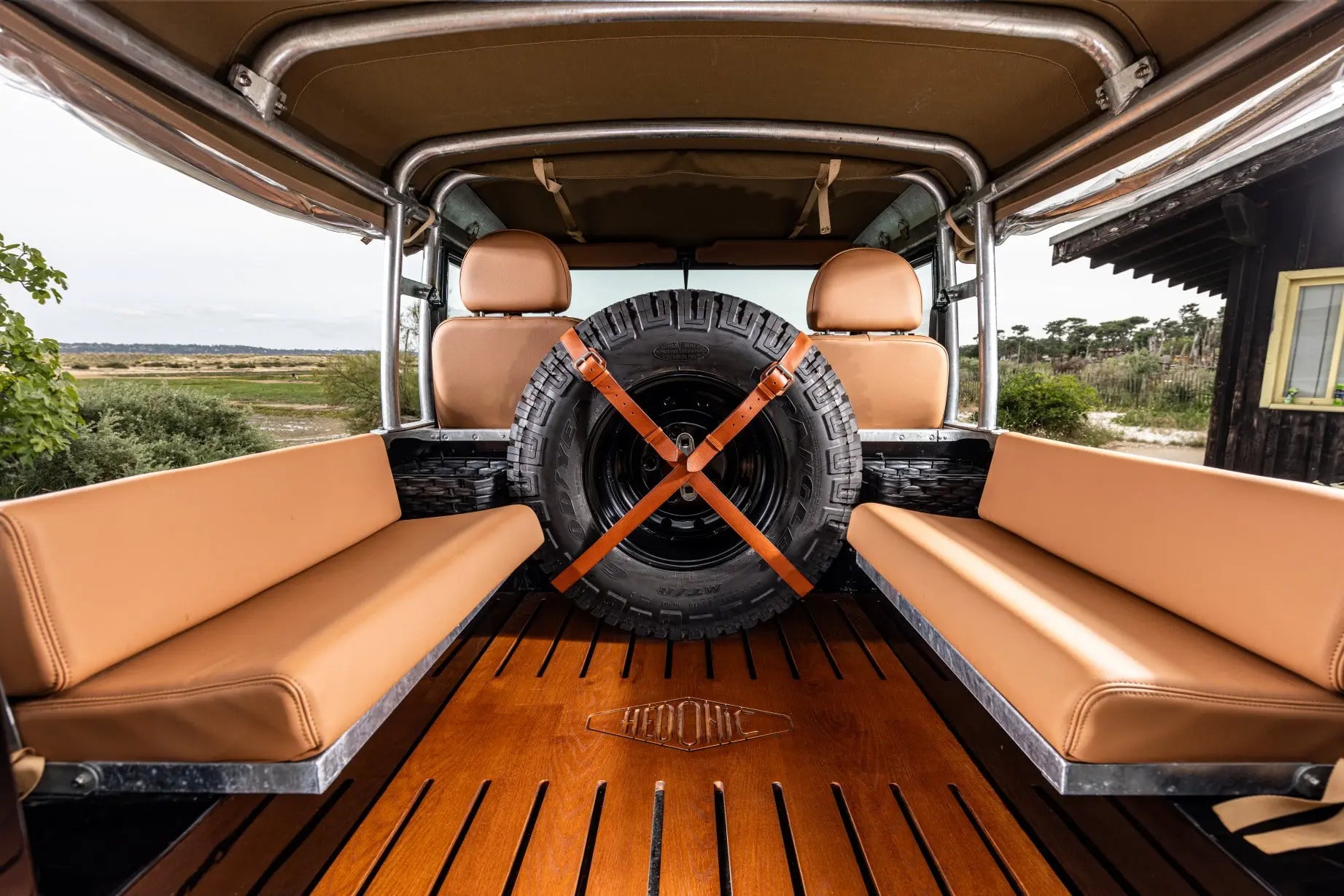 Land Rover Defender TD4 90 - Soft Top - Black/Terracota - Custom Hedonic
