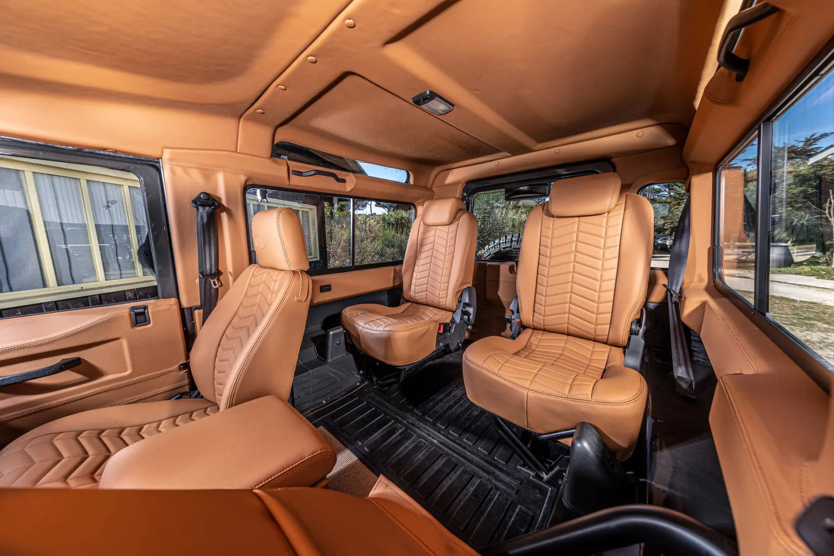 Land Rover Defender TD4 90 - Closed Cabin  Midnight Grey Hedonic