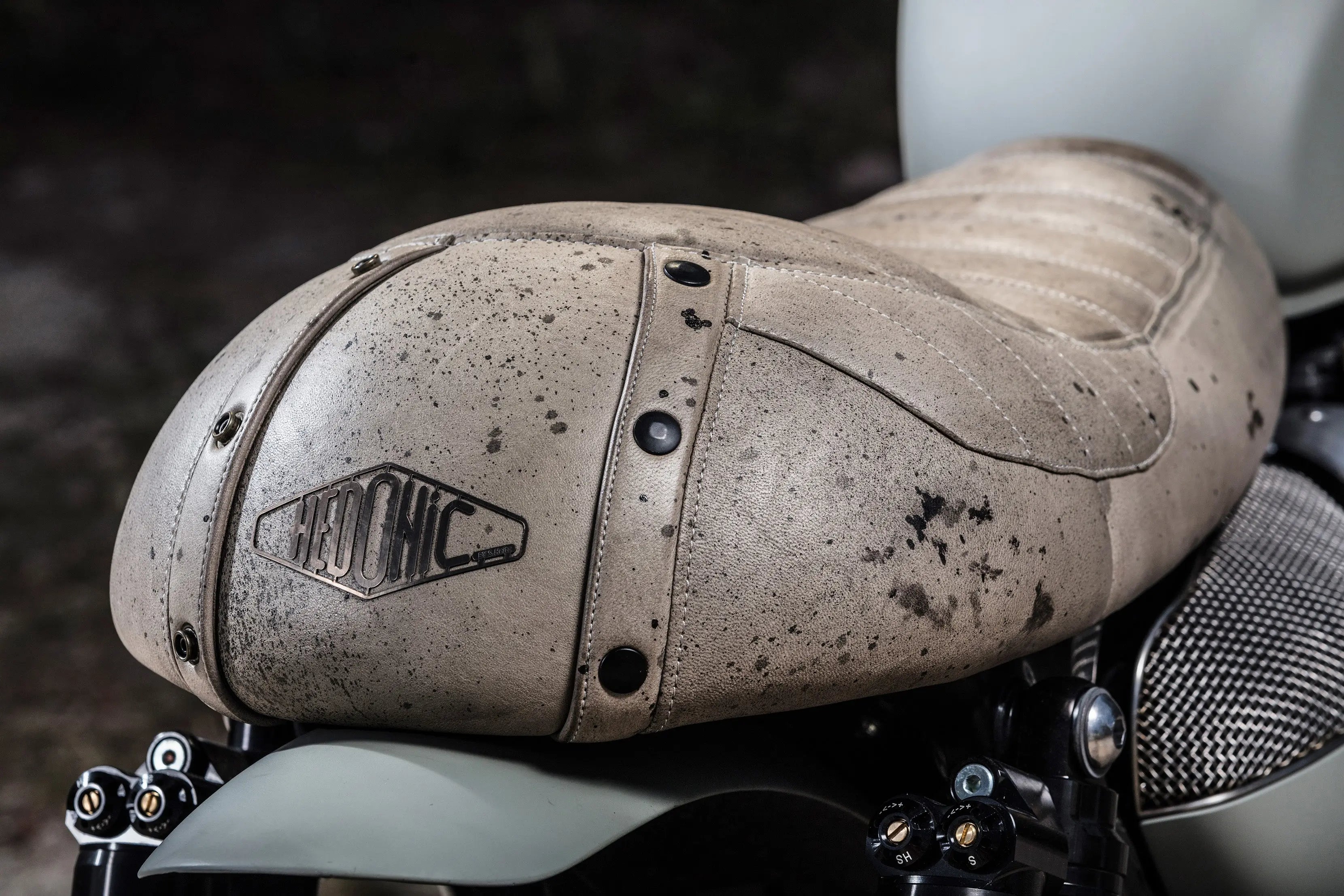 Moto Neo Gris mat & Beige Hedonic