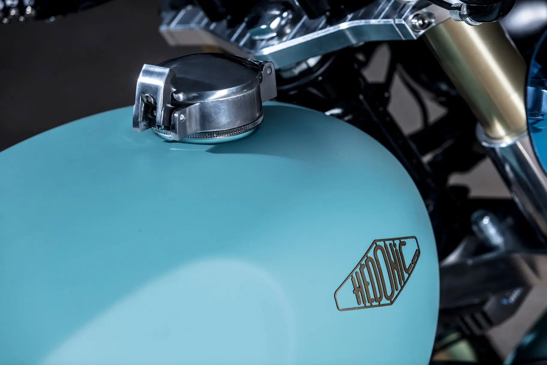 Moto Neo Bleu clair & Beige Hedonic