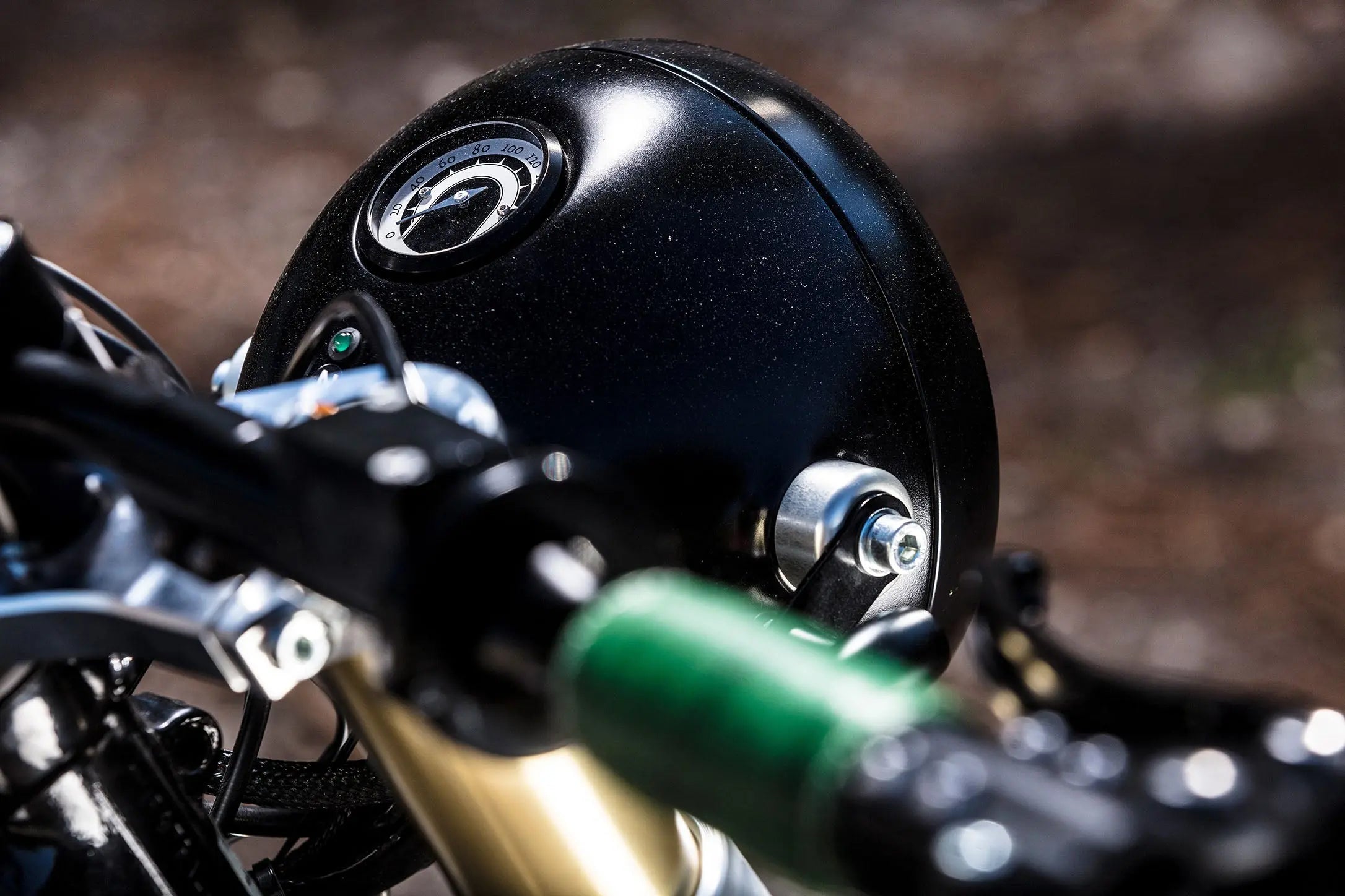 Moto Neo Noir & Vert Hedonic