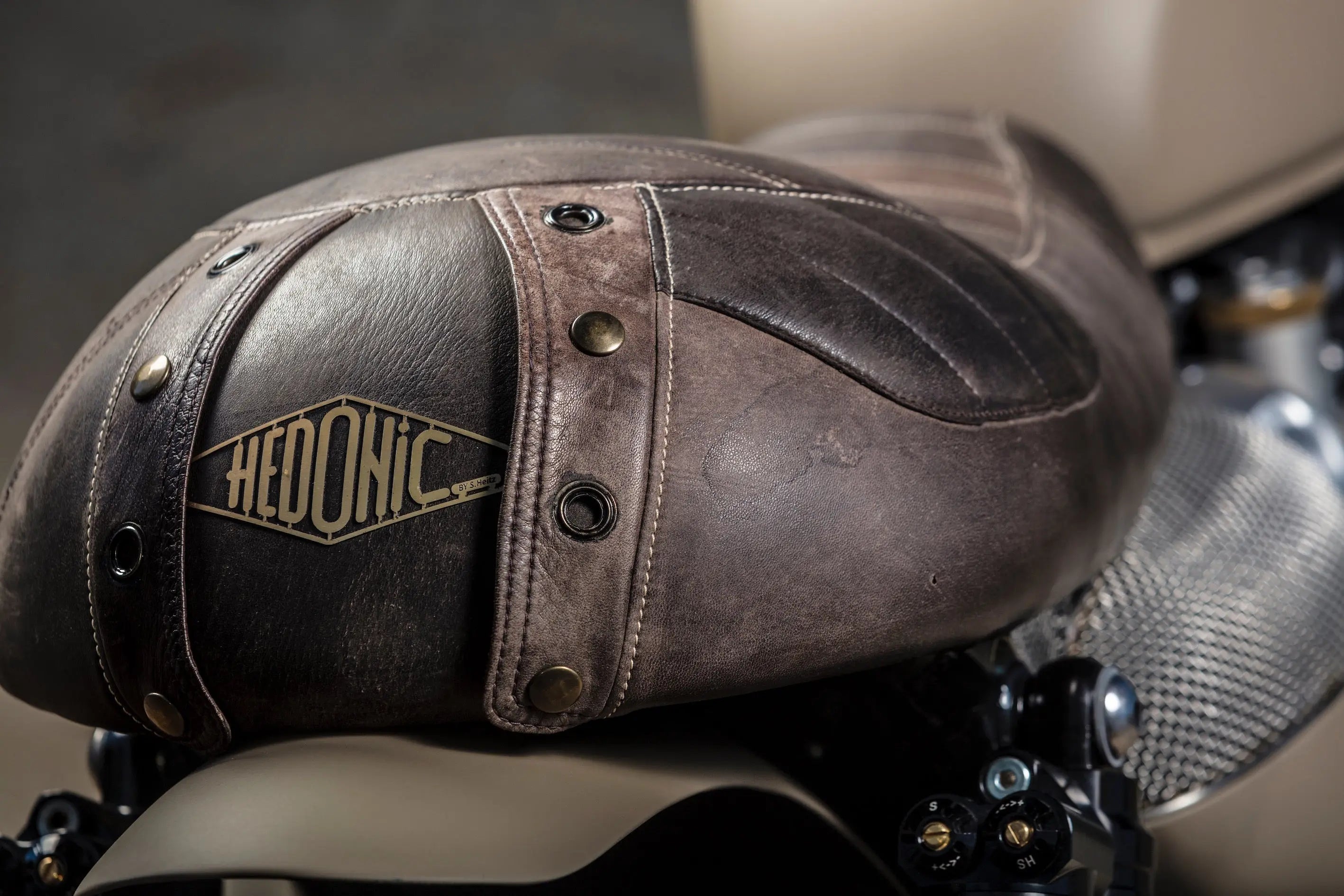 Moto Neo Sable & Marron Hedonic
