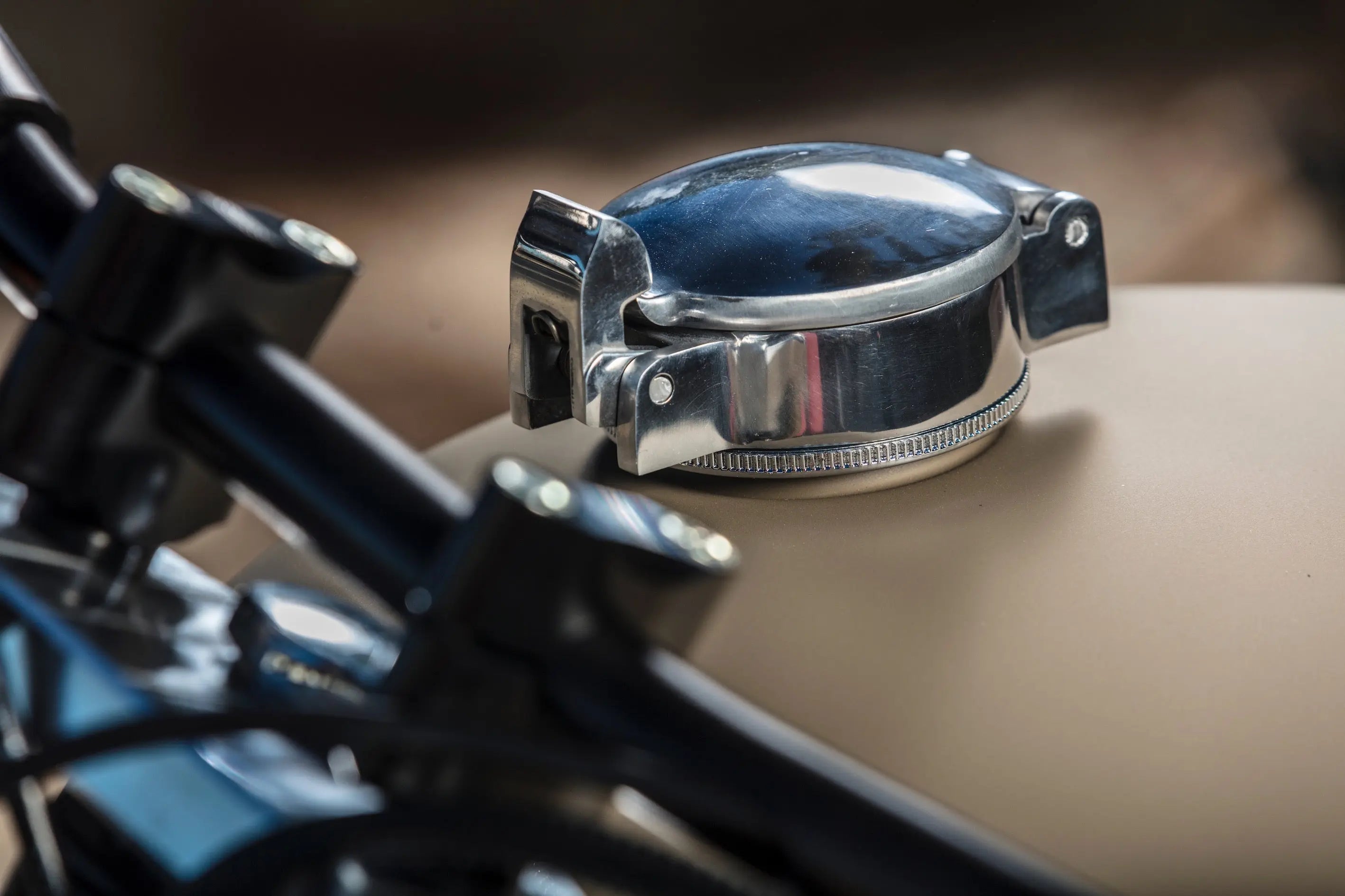 Moto Neo Sable & Marron Hedonic