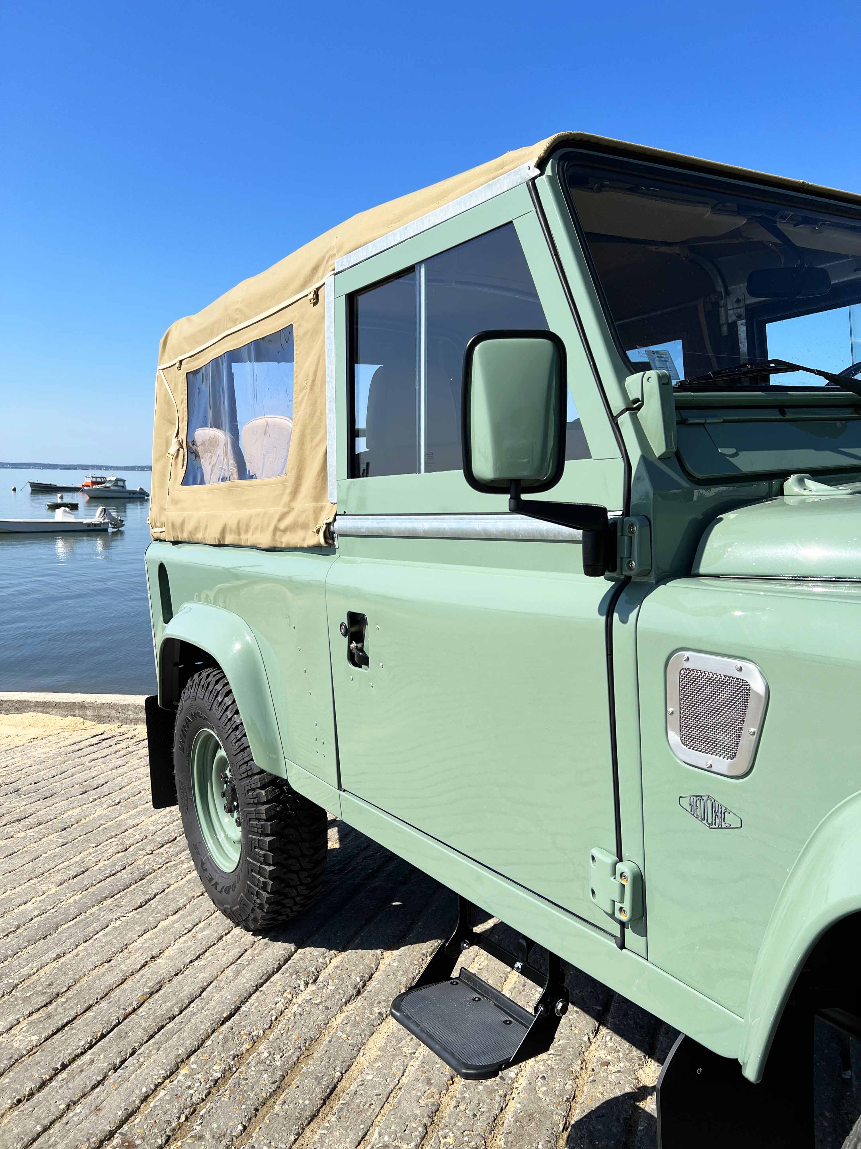 Land Rover Defender 90 TD5  Heritage Green Soft Top Hedonic