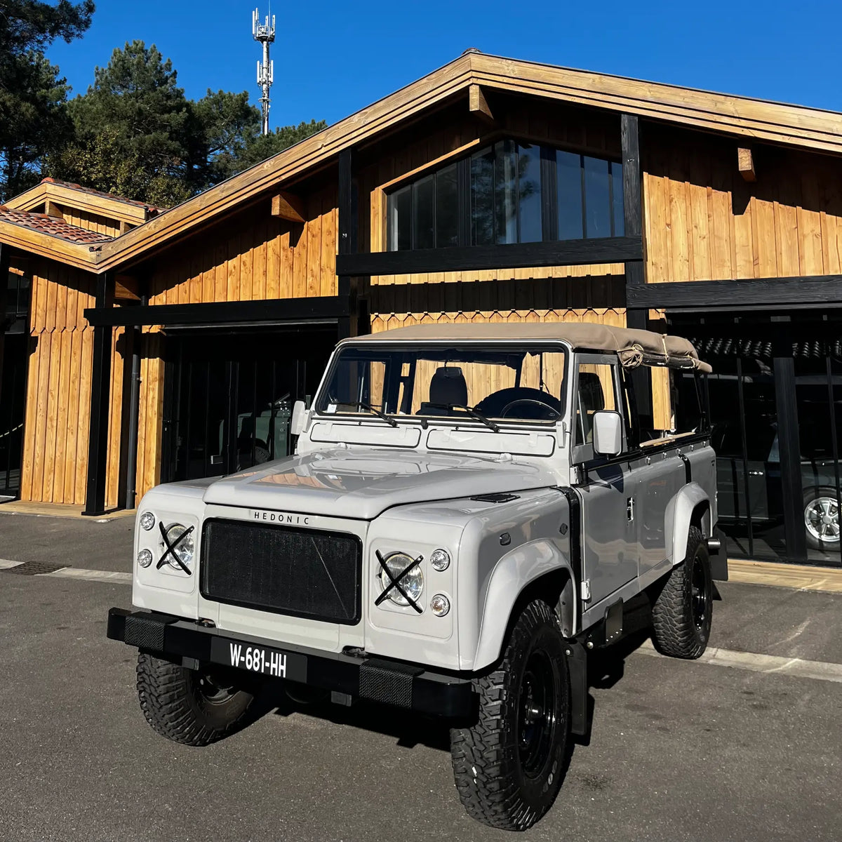 Land Rover Defender V8 110 - Soft Top - Custom by Hedonic
