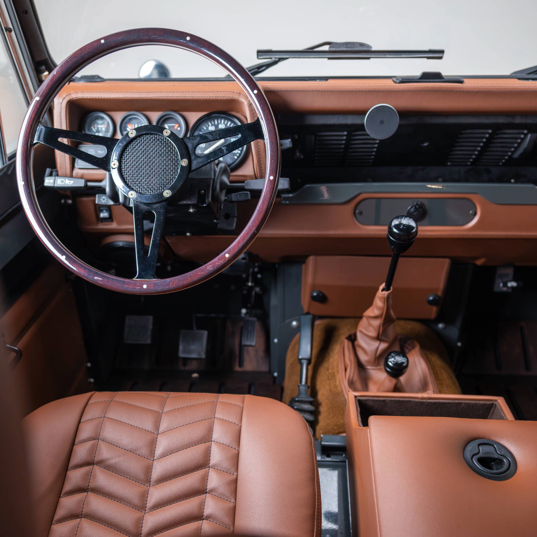 Land Rover Defender V8 90 Soft Top - Custom By Hedonic