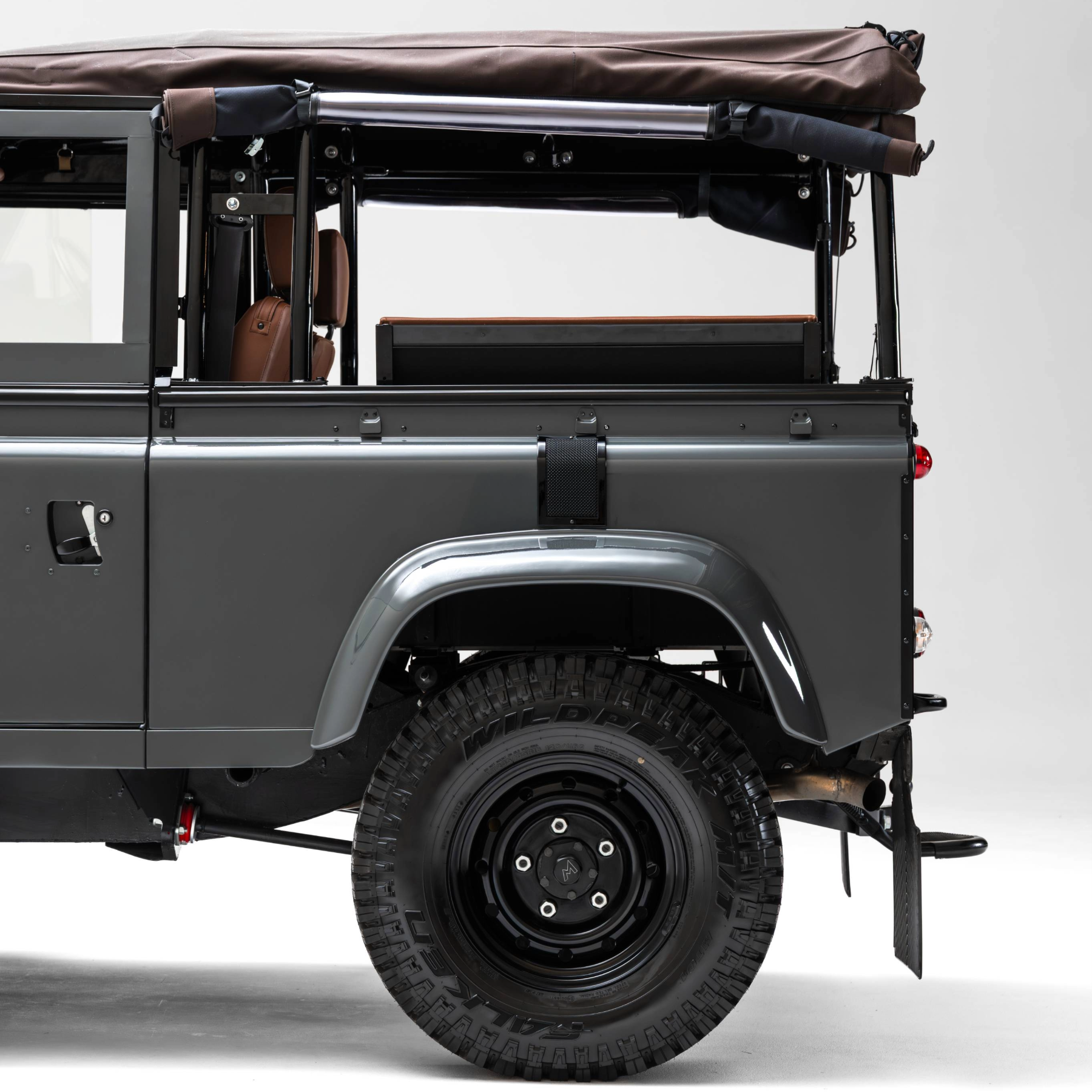 Land Rover Defender V8 90 Soft Top - Custom By Hedonic