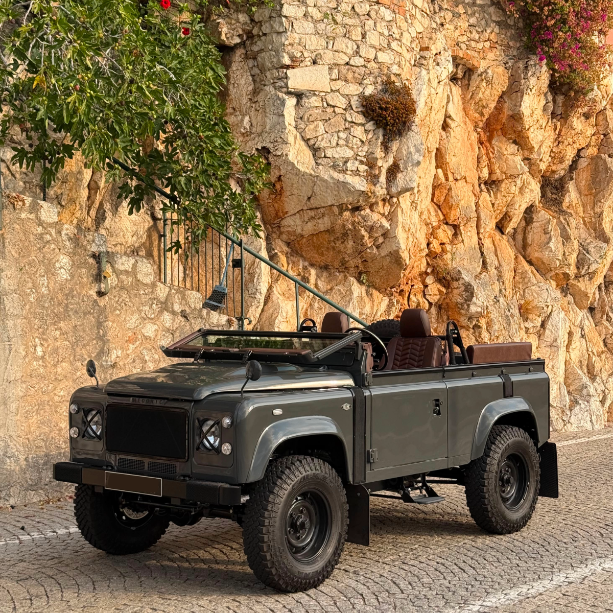 Land Rover Defender V8 90 Soft Top - Custom By Hedonic